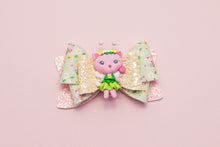 Load image into Gallery viewer, Spring Kitty 3.5 inch (8.9cm) Gracie Clay Bow
