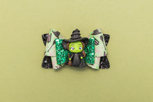 Load image into Gallery viewer, Popular in Green 3.5 inch (8.9cm) Gracie Clay bow