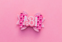 Load image into Gallery viewer, Dream Girl Initial 4.5inch (11.4cm) Maria Clay Bow