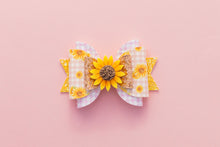Load image into Gallery viewer, Sunflower 4.5inch (11.4cm) Maria Clay Bow