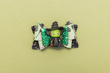 Load image into Gallery viewer, Popular in Green 3.5 inch (8.9cm) Gracie Clay bow