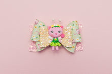 Load image into Gallery viewer, Spring Kitty 3.5 inch (8.9cm) Gracie Clay Bow