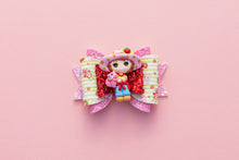 Load image into Gallery viewer, 80’s Shortcake Girl with Cat 3.5inch (8.9cm) Maria Clay Bow