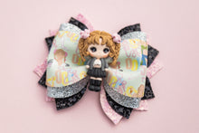 Load image into Gallery viewer, 90's Pop Singer 3.5 inch Phoebe Clay Bow