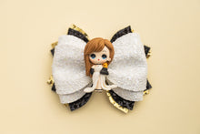 Load image into Gallery viewer, Pop Singer Red Carpet Look One 3.5 inch Phoebe Clay Bow