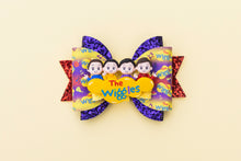 Load image into Gallery viewer, OG Wiggley Singers 4.5inch (11.4cm) Maria Clay Bow