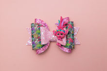 Load image into Gallery viewer, Queen P Singing Sister 4.5 inch Maria Clay Bow