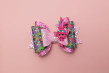 Load image into Gallery viewer, Queen P Singing Sister 4.5 inch Maria Clay Bow