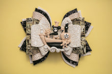 Load image into Gallery viewer, Vintage Steamboat Mouse 4.5 inch Signature Clay Bow