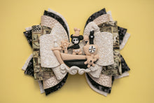 Load image into Gallery viewer, Vintage Steamboat Mouse 4.5 inch Signature Clay Bow