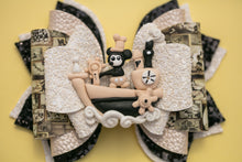 Load image into Gallery viewer, Vintage Steamboat Mouse 4.5 inch Signature Clay Bow