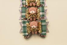 Load image into Gallery viewer, Christmas Bear 3.5 inch Maria Clay Bow
