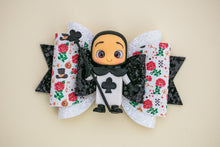 Load image into Gallery viewer, Wonderland Cards 4.5 inch Maria Clay Bows
